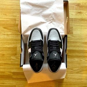 100% Authentic Air Jordan 1 low “shadow toe”